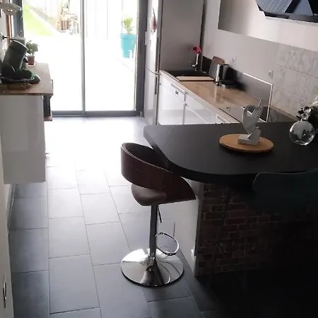 Maison Pleine De Charme.. דירה